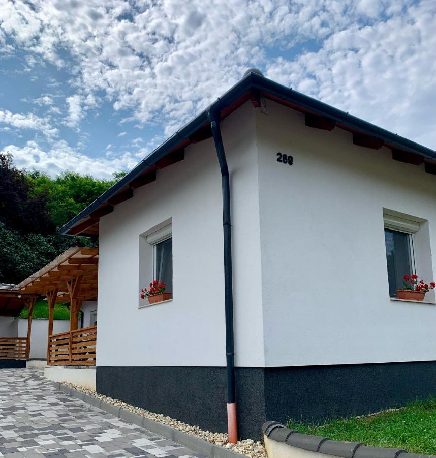 White Luxury Cottage- Matrai Vadaszhaz 4 Matraterenye ภายนอก รูปภาพ